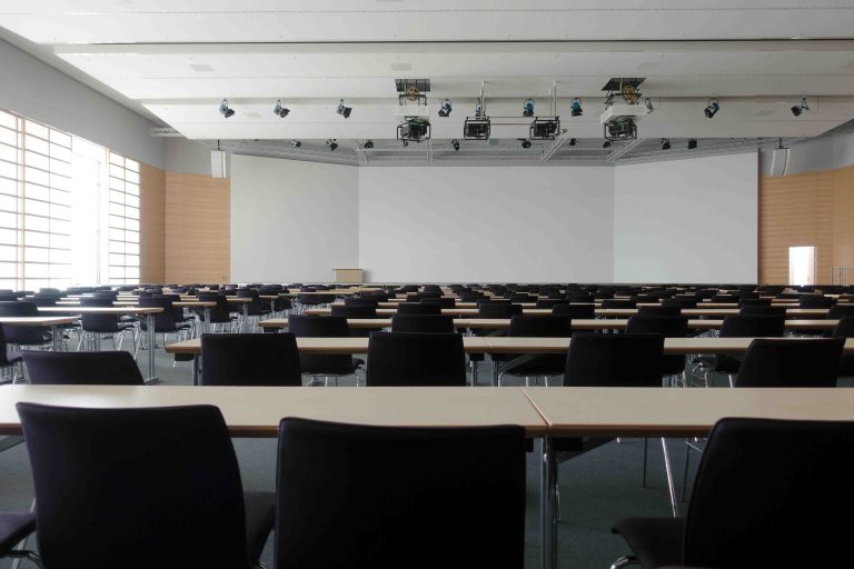 Salón de clases con diseño lujoso
